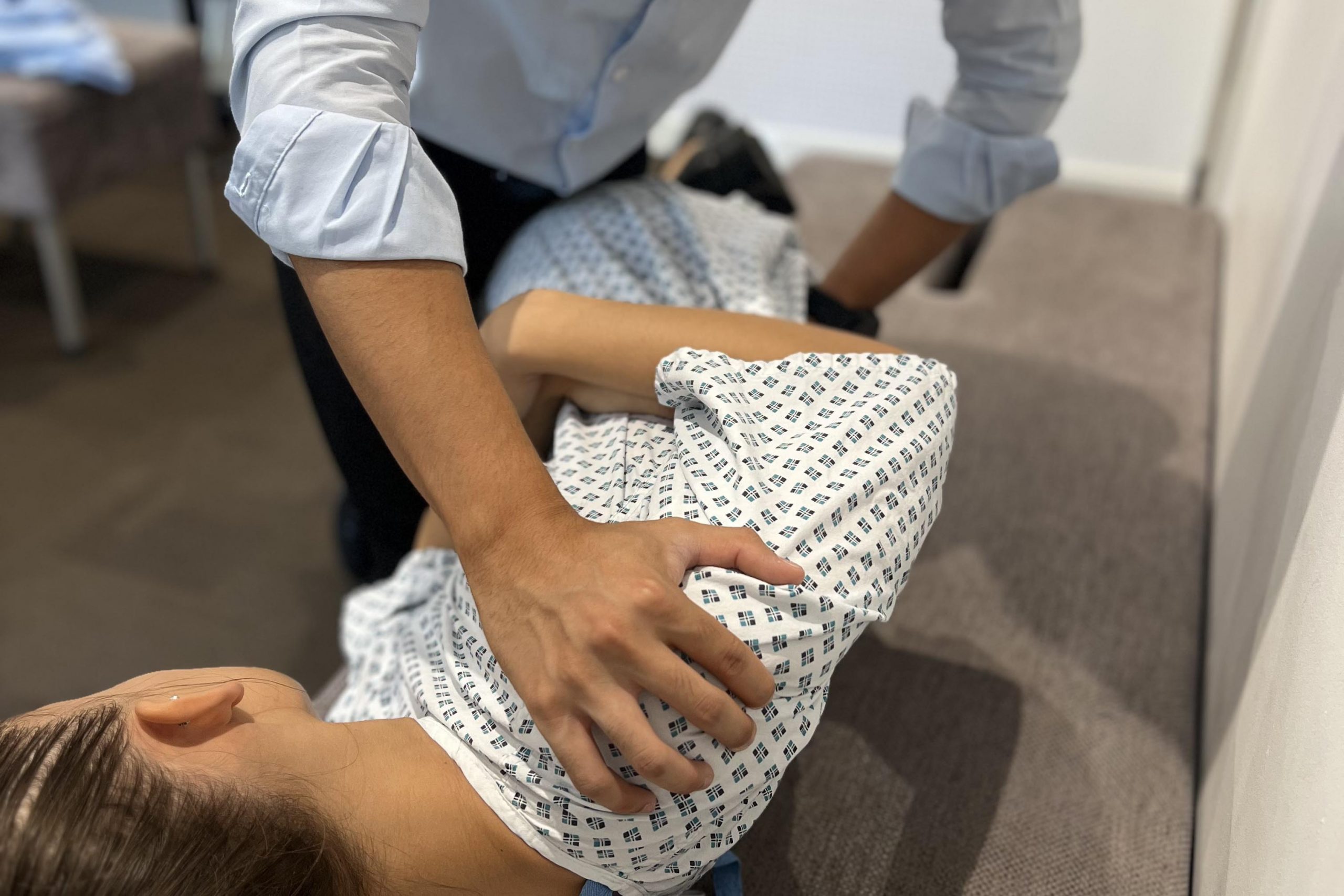 TOPCHIRO-Chiropractor-Hidden-Risks-Self-Cracking-back The Hidden Risks of Self-Cracking